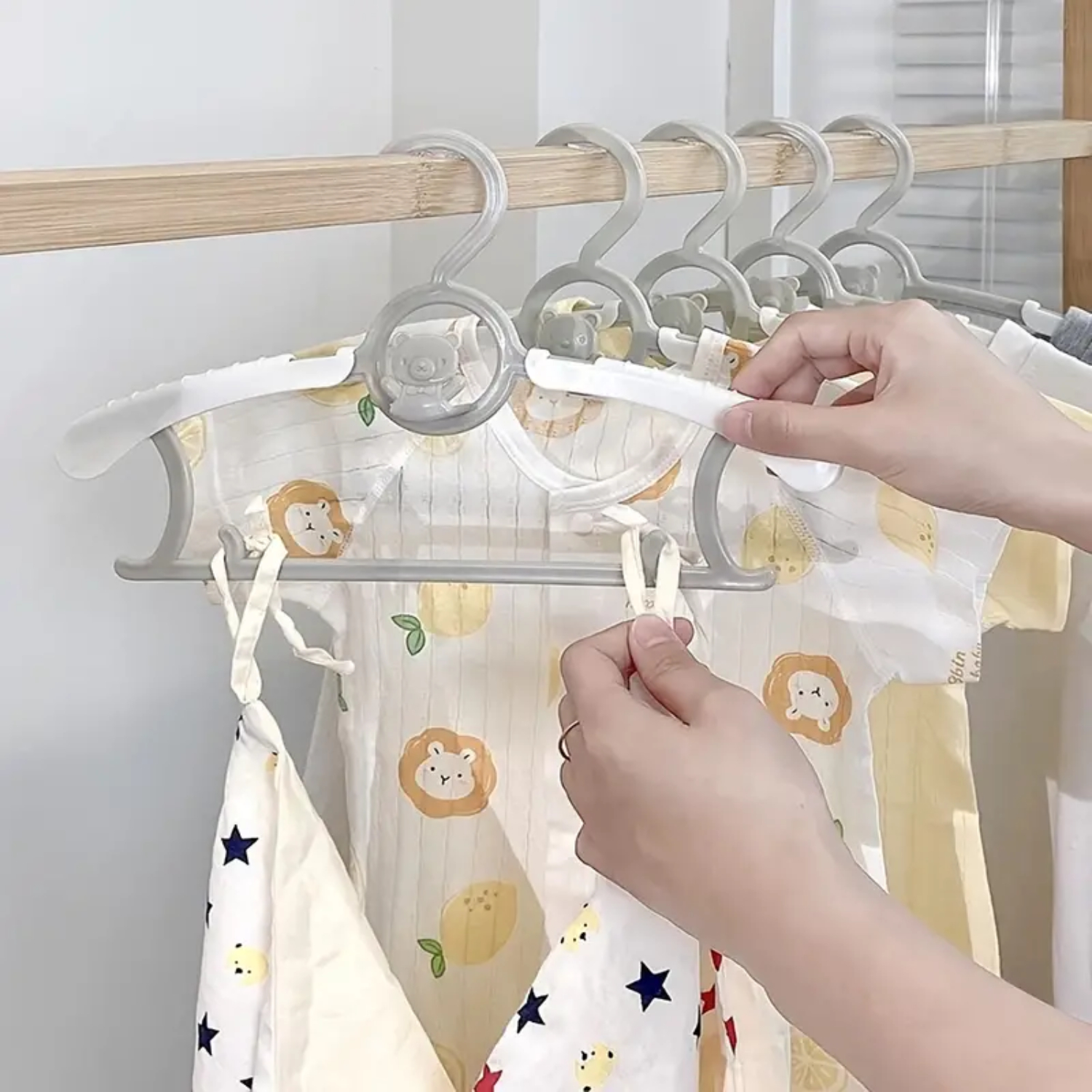 Adorable Non-Slip Set of 5 Sli - Baby Nursery Hangers reseña y precio